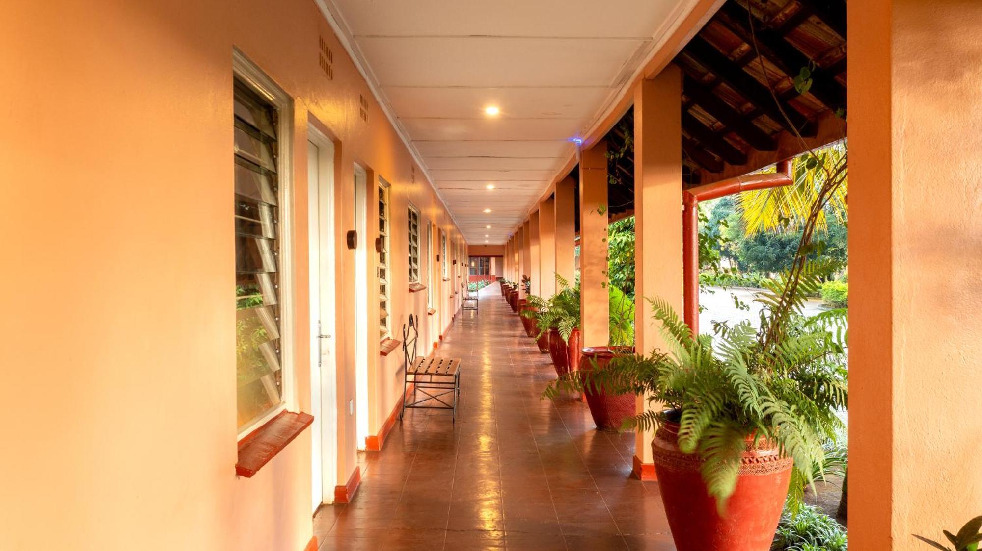 Masindi Hotel エクステリア 写真