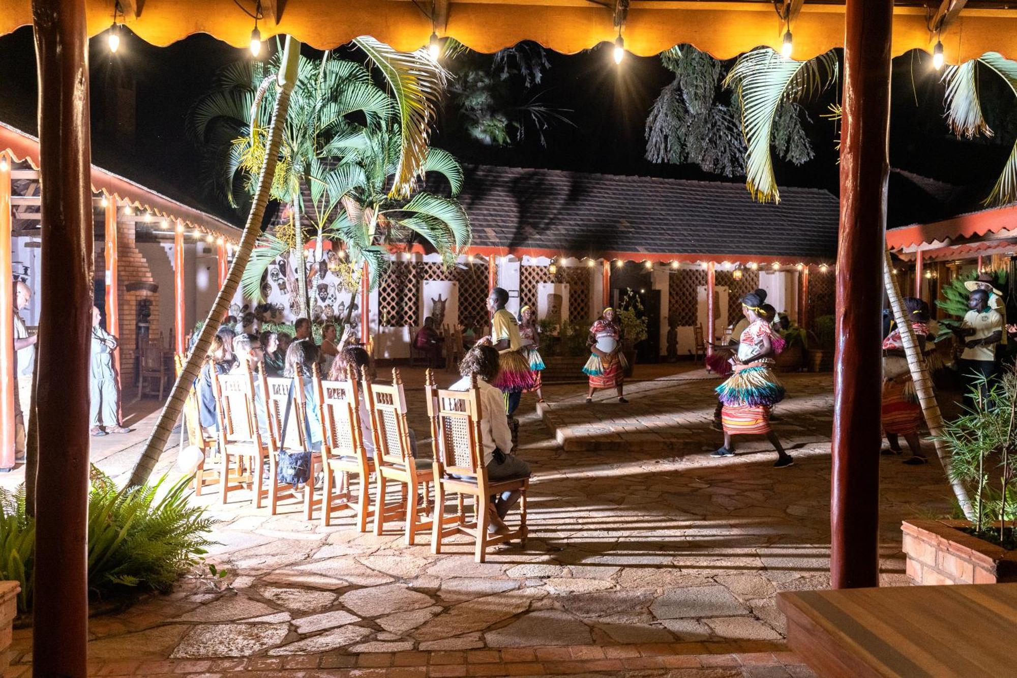Masindi Hotel エクステリア 写真